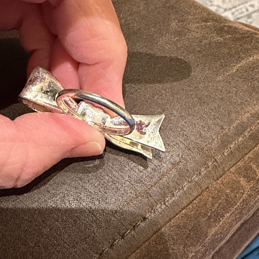 Beautiful Bow Ring - image 3